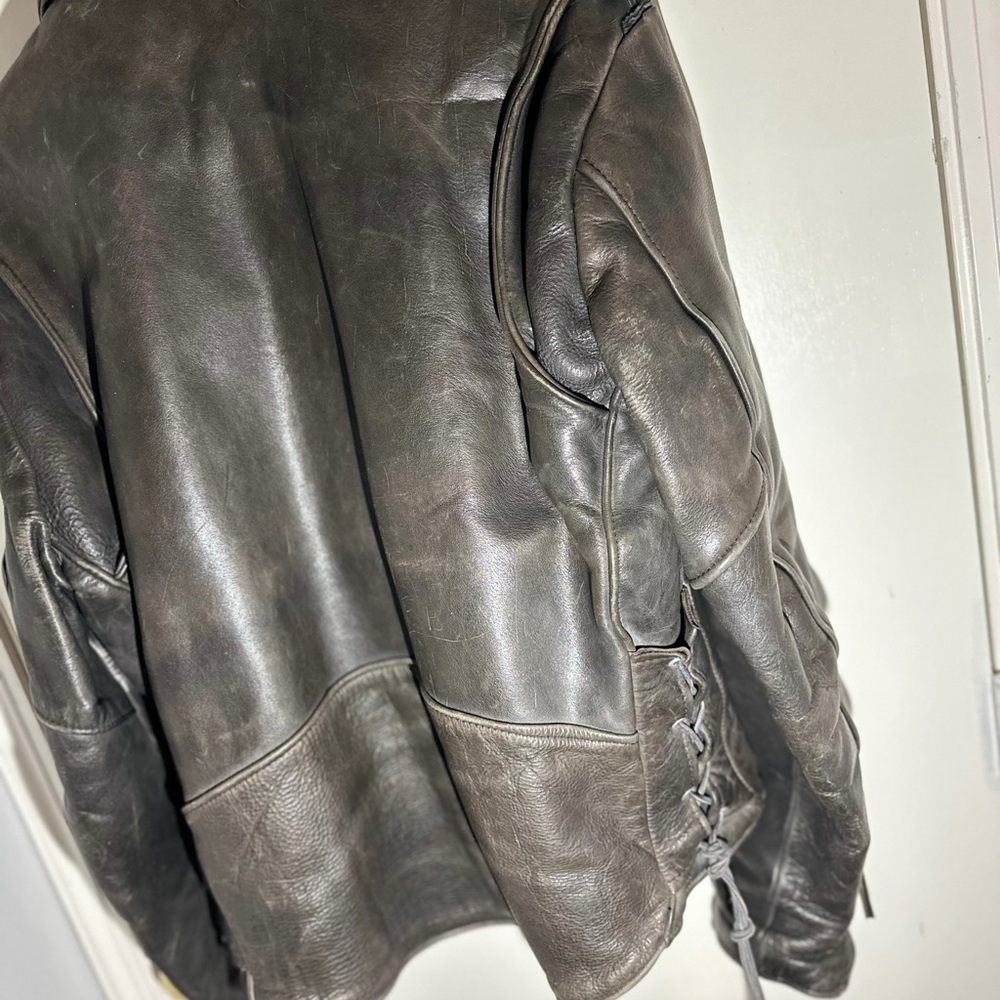 Men's natal leather, vintage Black Leather motorcycle Jacket
Heavy 1950s made 🇺🇸 - Picture 15 of 16